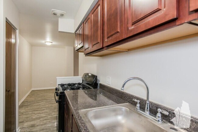 1040 W Hollywood Ave Unit 102