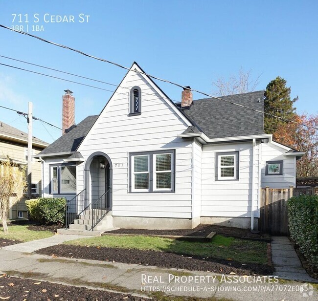 Building Photo - Newly Renovated House with Attached Garage...