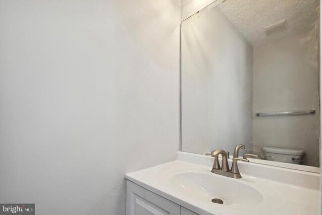 Photo - 704 Suffield Dr