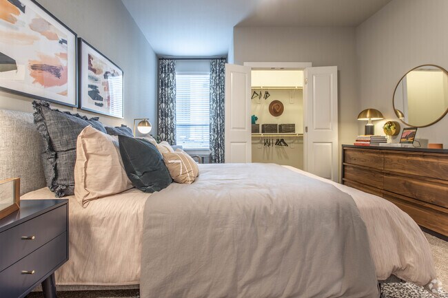 2 BR, 2 BA - 915 SF