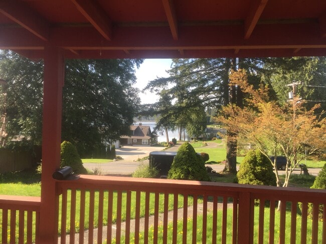 Photo - 1610 Northlake Way NW