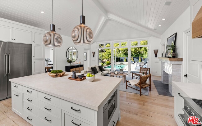 Photo - 1330 N Wetherly Dr