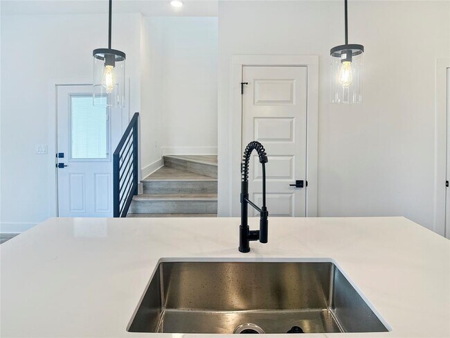 Photo - 6107 Begonia Cir Unidad 2