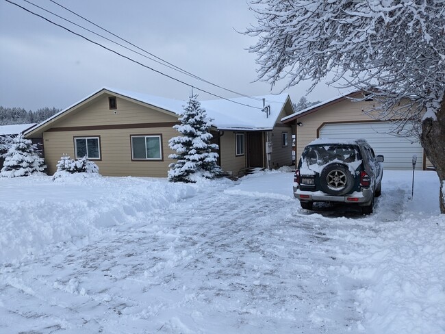 Photo - 902 Karrow Ave