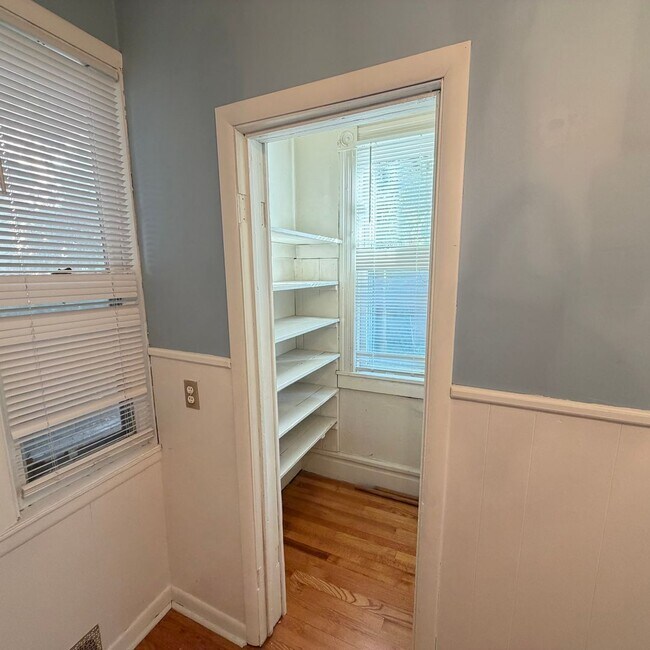 Photo - Spacious 4 Bedroom in Heritage Hill!