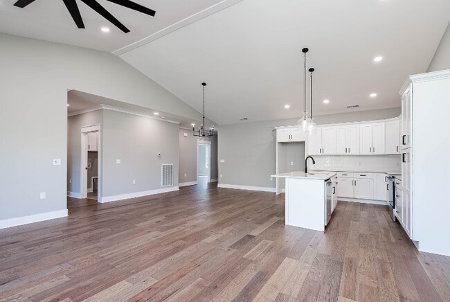 Photo - 606 Bittersweet Trl