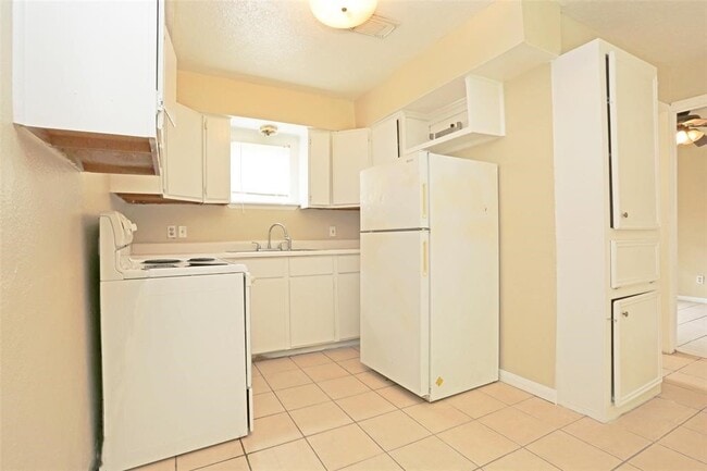 Photo - 2460 W Shane St