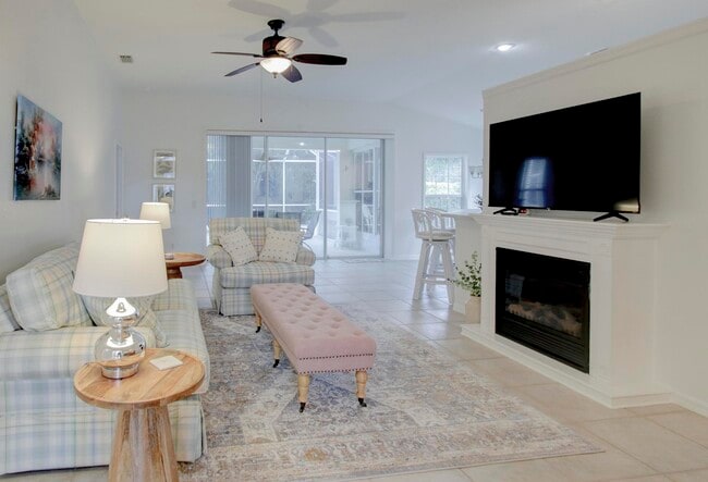 Espacio familiar acogedor con chimenea - 143 Braemar Ave