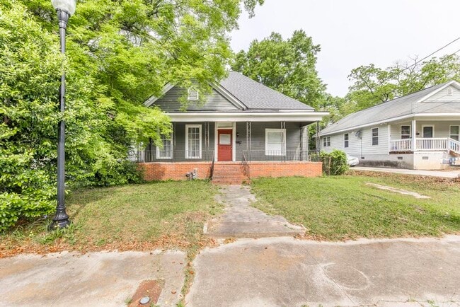 Photo - 1371 Ross St