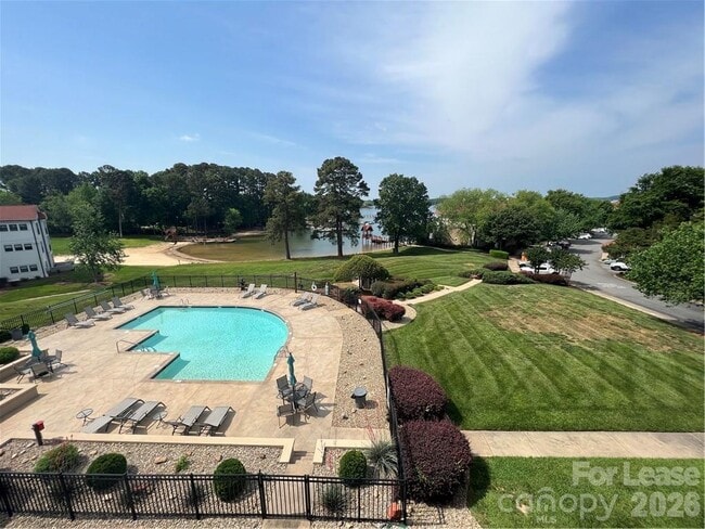 Building Photo - 17919 Kings Point Dr Unit i