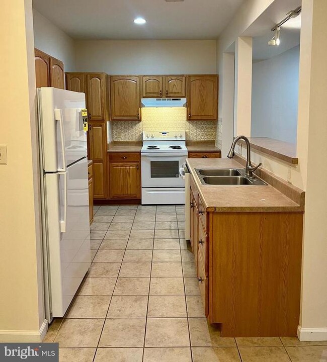 Photo - 2037 Powell Dr