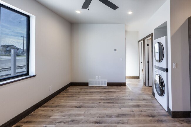 Photo - 231 W 5th S