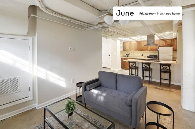 Room in Shared 5 bed/2 bath home in Dupont Circle