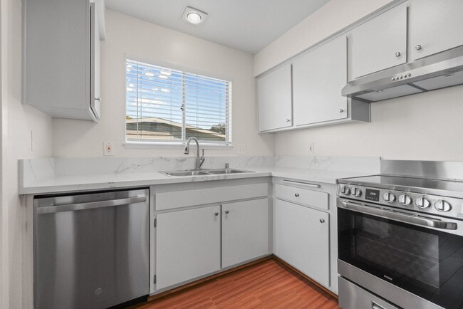 Building Photo - Wonderful Location & Value in Oceana 55+ Community