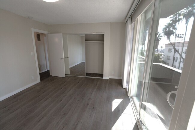 Photo - 1944 Whitley Ave.