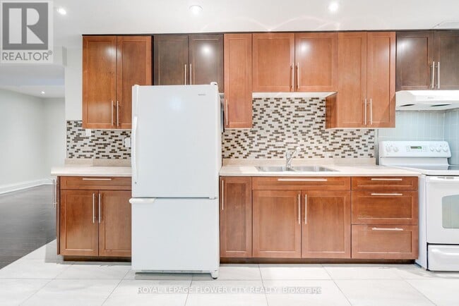 Photo - 5674 Whitehorn Ave