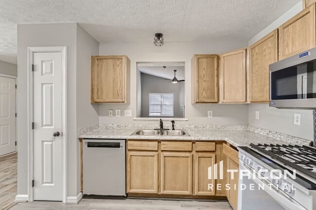 Photo - 270 Hayward Ln