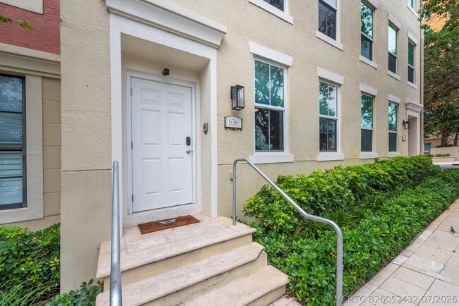 Photo - 636 Fern St