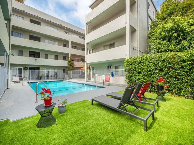 Photo - 1815 N. Harvard Blvd