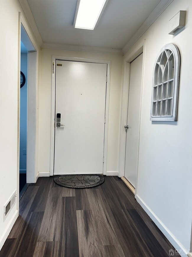 Photo - 107 Thoreau Dr