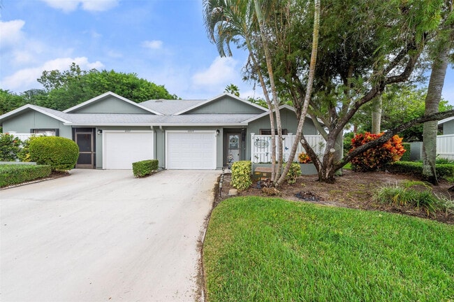 Building Photo - 6809 SE Yorktown Dr