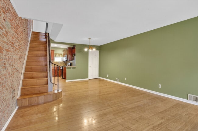 Photo - 419 McClellan St