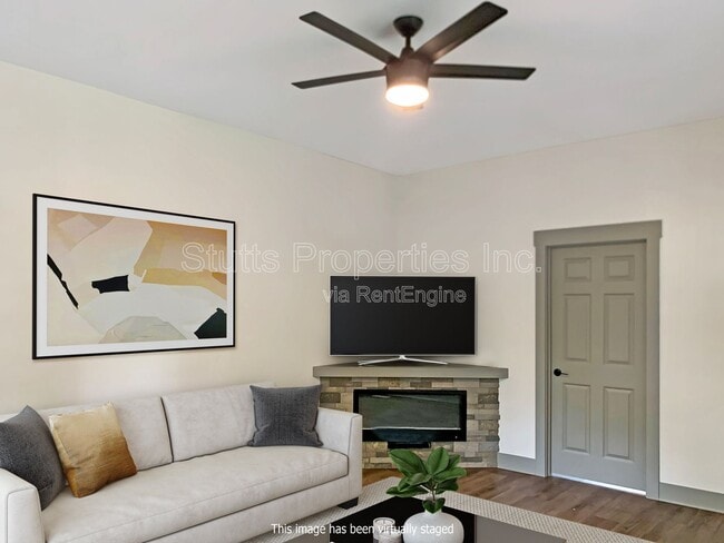 Photo - 617 Howell St