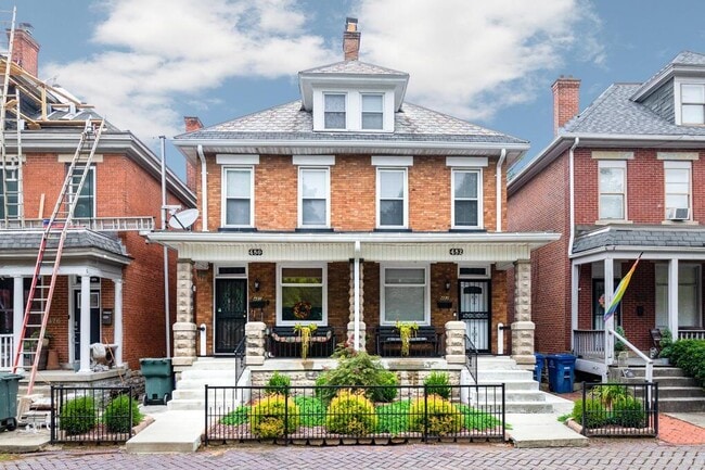 Photo - 480 E Sycamore St