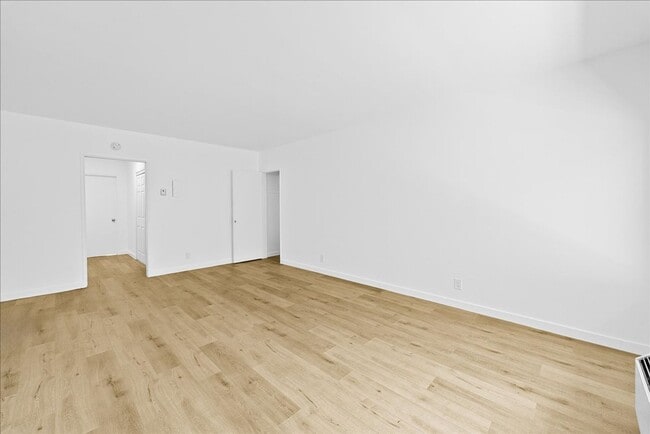 Photo - 11661 Erwin St Unidad 09