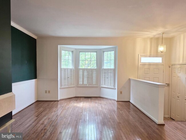 937 Walnut Wood Rd