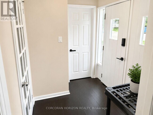 Photo - 20407 Leslie St