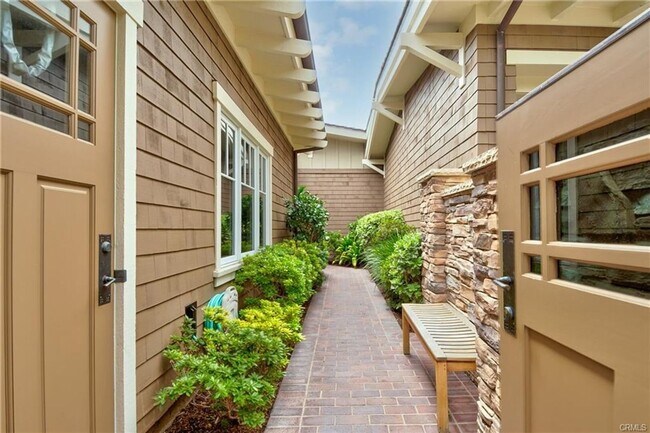 Charming Coastal Retreat in the Heart of Laguna Beach