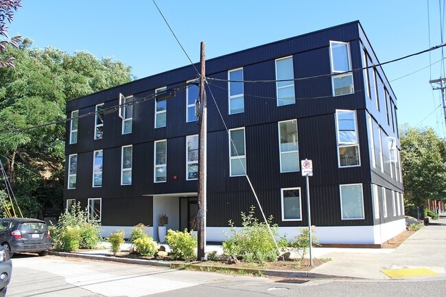 Building Photo - 1480 N Jarrett St Rental