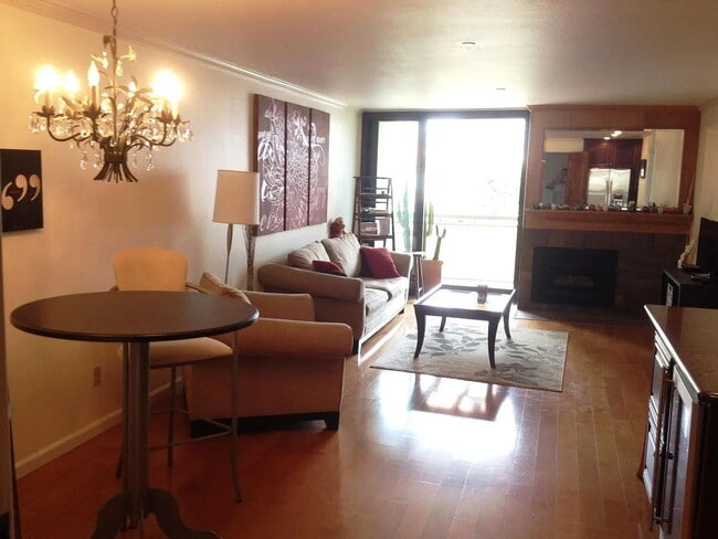 Building Photo - "Chic Urban Retreat: Cozy 1-Bedroom Oasis in the Heart of San Diego!"