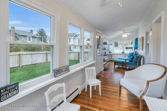 519 1/2 St Clair Ave