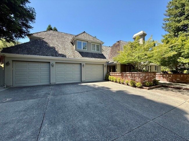 Stunning, Furnished 4 Bed 3.5 Bath + Offic... - Stunning, Furnished 4 Bed 3.5 Bath + Offic... House