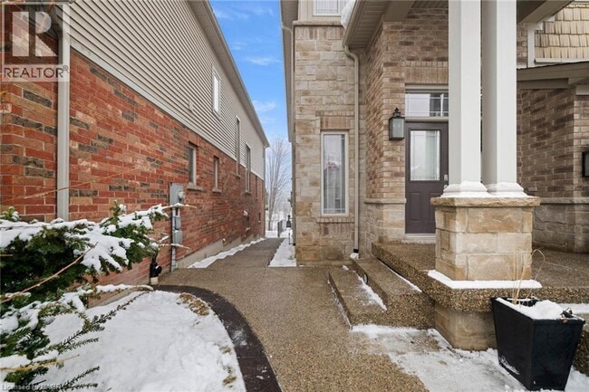 Photo - 695 Robert Ferrie Dr