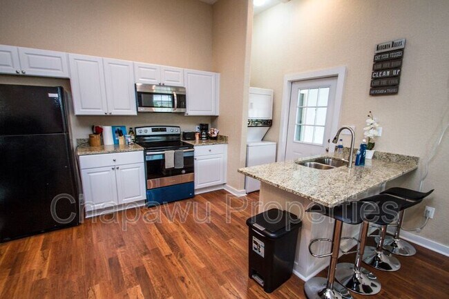 Photo - 121 Douglas Way St Unidad #A