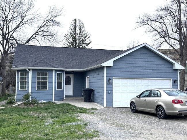 Building Photo - 2005 8th Ave N