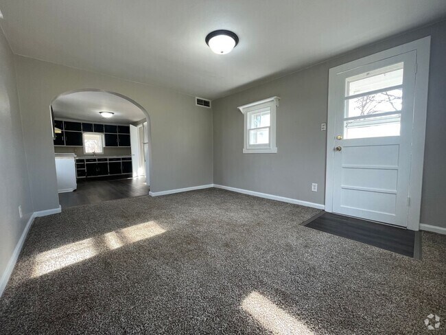 Building Photo - 2 bed, 1 bath home for rent in Waterloo