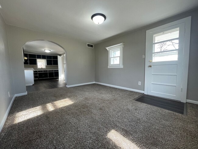 2 bed, 1 bath home for rent in Waterloo - 2 bed, 1 bath home for rent in Waterloo