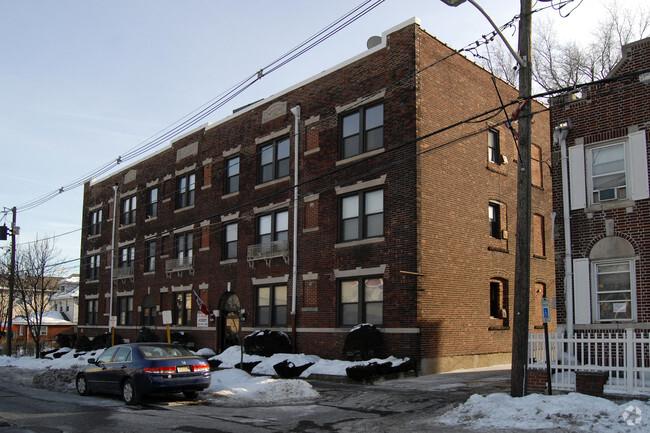 Heath Court - Heath Court Apartments