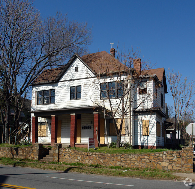 Building Photo - 421 E 9th St Rental