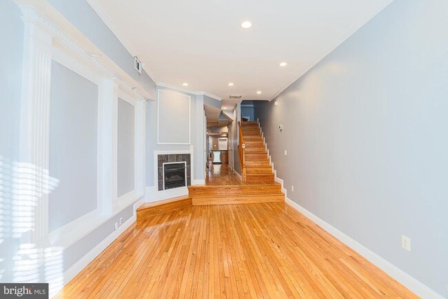 Photo - 3240 Foster Ave