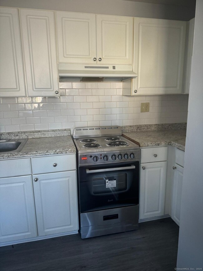Building Photo - 1795 North Ave Unit 10 Rental