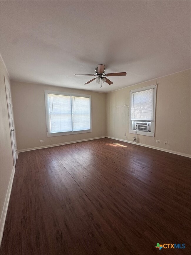 Photo - 921 E Courthouse St