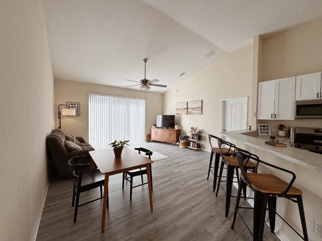 Photo - 2137 Winterset Dr