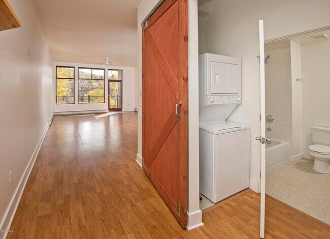 Photo - 705 Nogal Rd