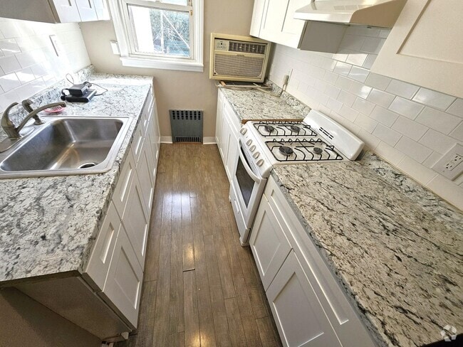 Building Photo - 1259 Paterson Plank Rd Unit 2L Rental
