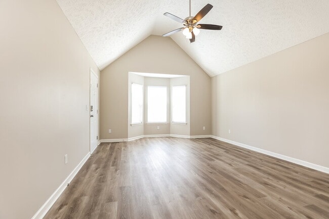 Photo - 1984 Old Castle Dr